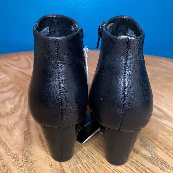 New! Vionic Georgia Studded Leather Block Heel Ankle Boot Women’s Size 8 Wide - Picture 2 of 10